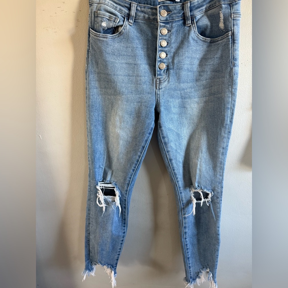 Vervet skinny ankle distressed jean size 30